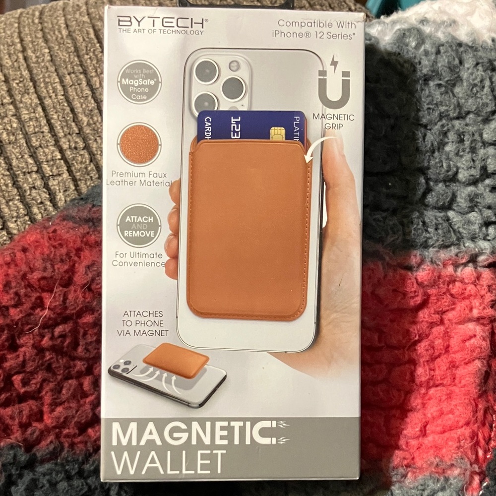 Bytech Magnetic Wallet for iPhone 12 and newer - Brown